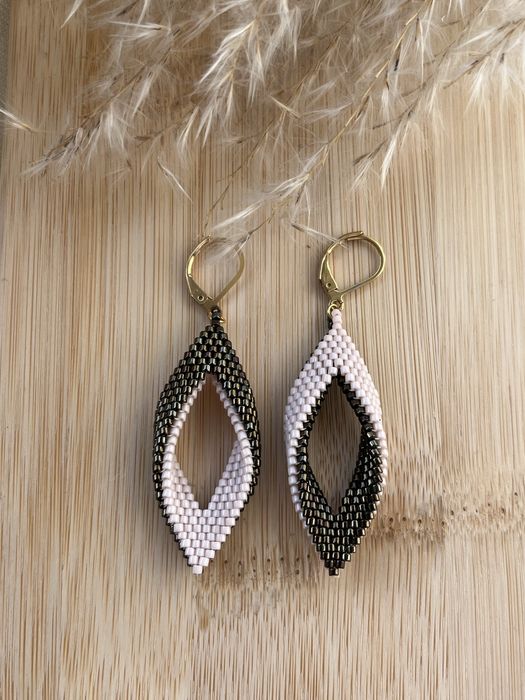 Kolczyki z japońskich koralików.