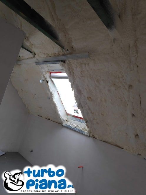 Ocieplanie dachu pianka PUR Docieplanie piana poddasza