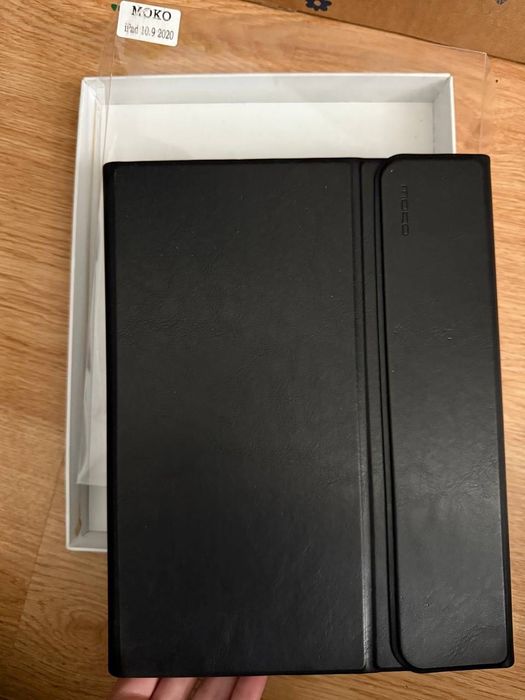 Чохол на iPad 10.9 з клавіатурою