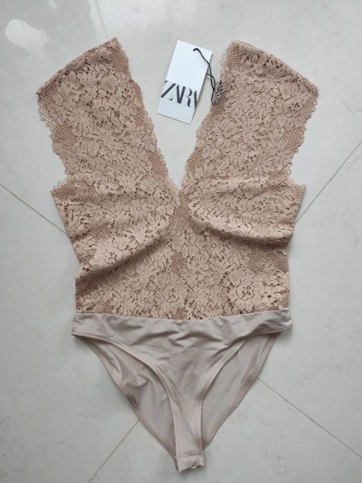 Zara nowe koronkowe body pudrowy róż kwiaty głęboki dekolt