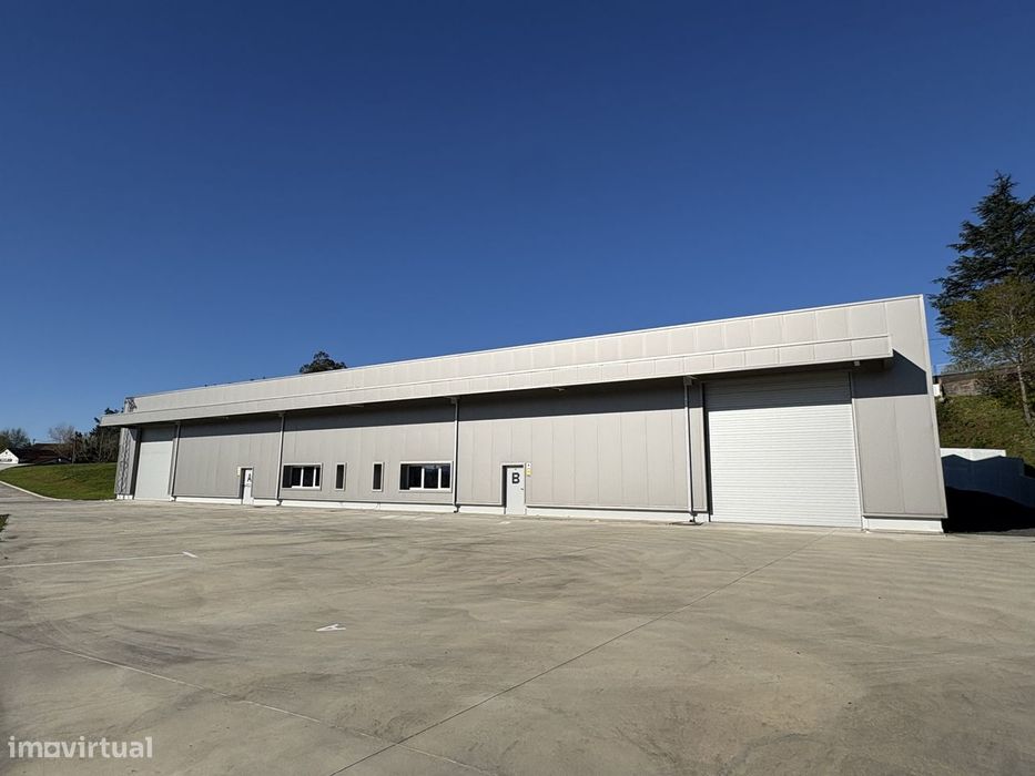 PAVILHÃO NOVO para arrendamento em frente á IC2/N1