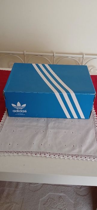 Caixa Adidas, vazia