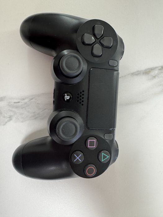 Playstation 4 slim 500Gb 2 геймпади