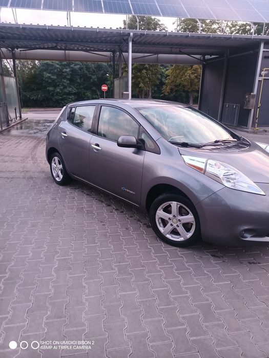 Продам nissan leaf