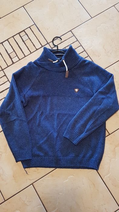 Elegancki sweter młodzieżowy r.s/m