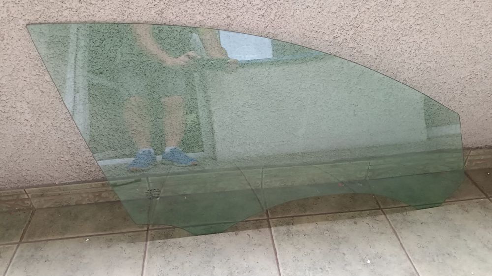 Szyba prawe przednie drzwi Volvo V50