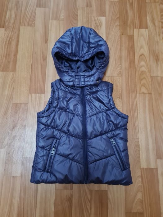 Продам жилеткк на дівчинку фірма  Alive.