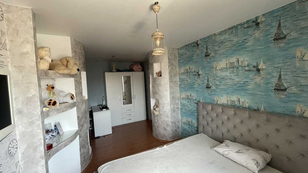 Продам дизайнерскую 3-комнатную  квартиру в г. Черноморск