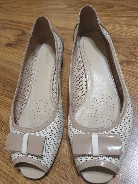 Buty beżowe, eleganckie, wygodne, firmy Bolejko.