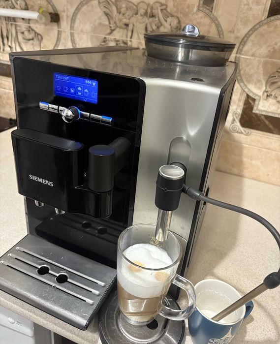 Кофеварка Siemens серії EQ.7 кофемашина кавоварка є відео!
