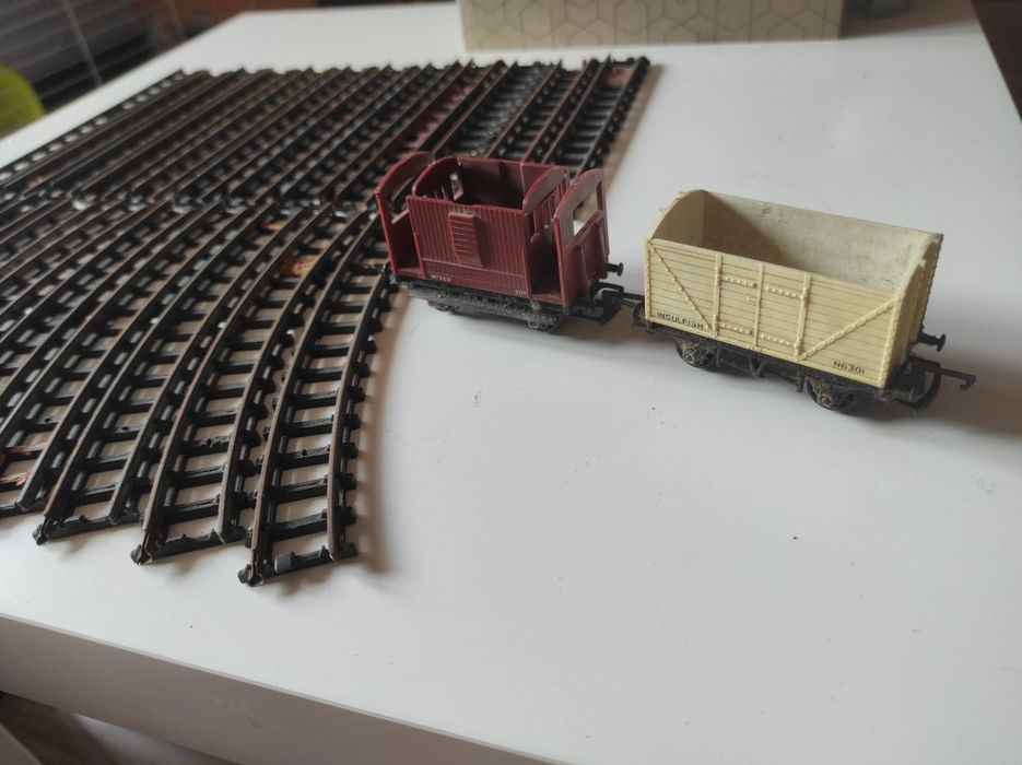 Kolejka Tri-ang tory 22 sztuki dwa wagony towarowe