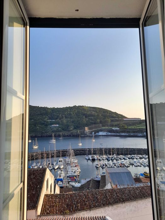 T2 em Angra com vista para a marina