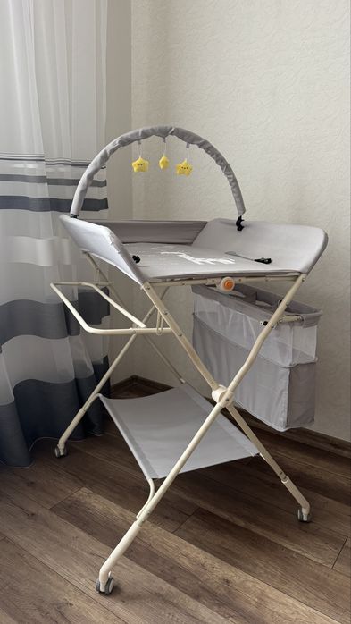 Пеленальный стол детский на колесиках