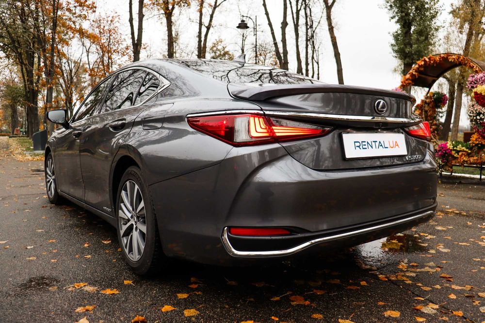 Прокат, аренда Lexus ES 300H посуточно, без водителя