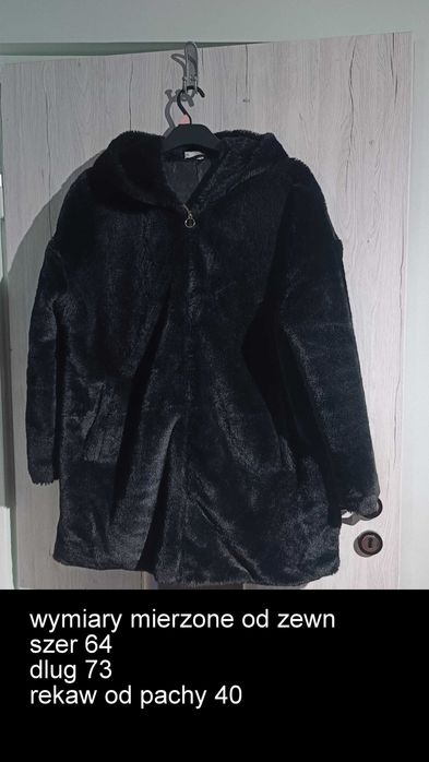 Czarne sztuczne futerko 46 48, kurtka futrzana z kapturem