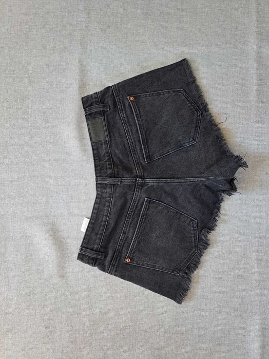 Czarne shorty z wysokim stanem