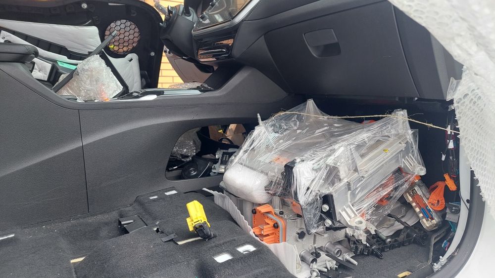 Chevrolet bolt euv 23