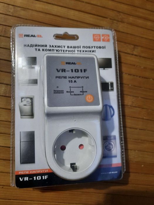 Реле напруги vr-101r в розетку