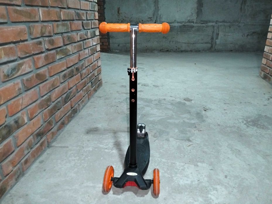 Самокат дитячий трьохколісний