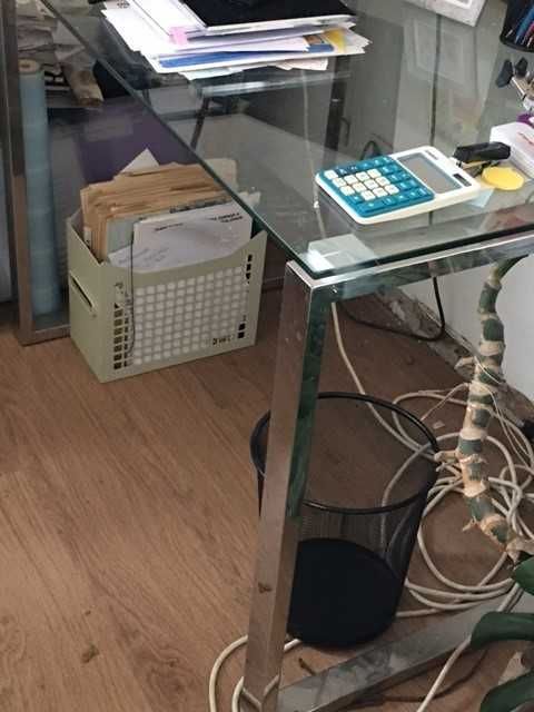 Mesa/Secretária de vidro