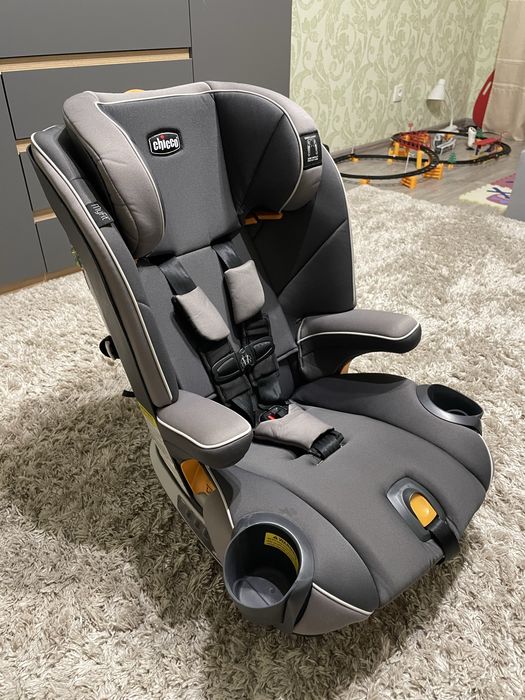 Дитяче автокрісло Chicco MyFit група 2-3