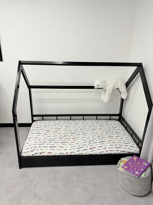 Łóżko drewniane czarne Domek 100x160