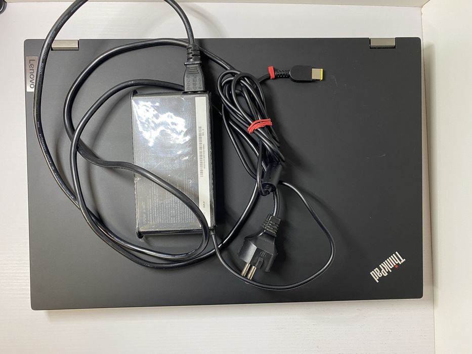 Lenovo ThinkPad P17 Gen 1 / i7-10850H / 32GB / SSD 512 GB