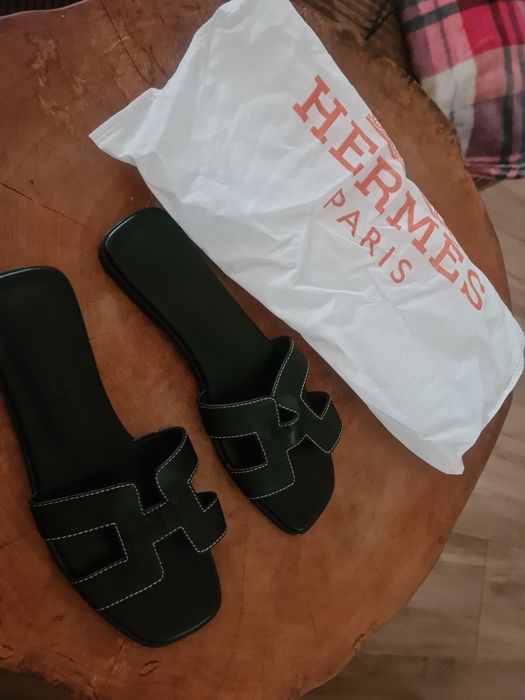 Klapki czarna a,la Hermes