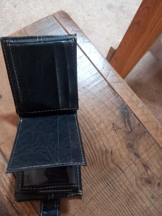 Carteira de homem praticamente nova em bom estado