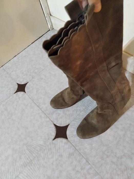 Botas novas em pele 37