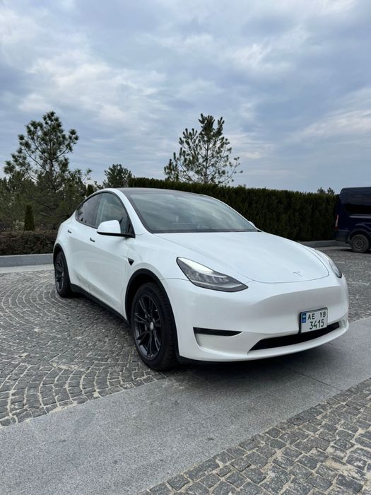 Tesla Model Y Long Renge 82 kvh