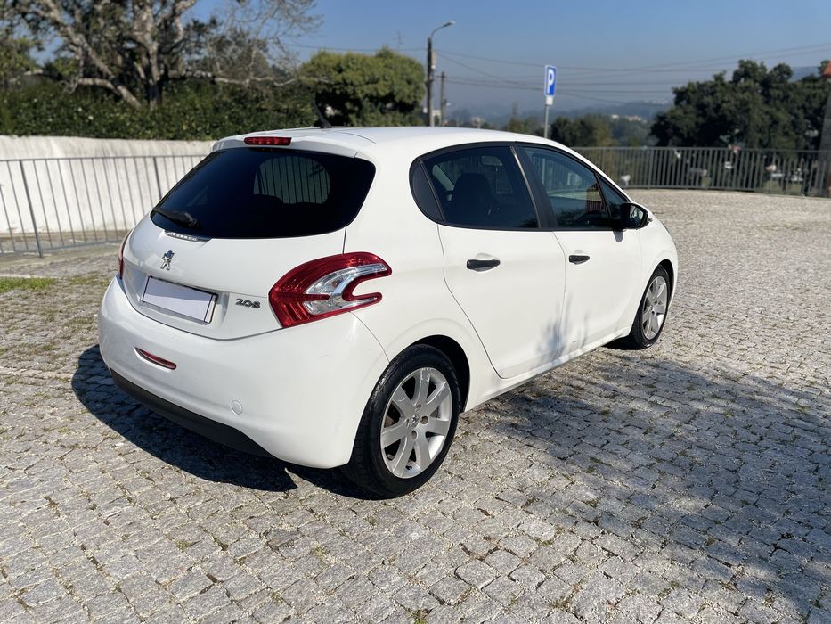 peugeot 208 1.4 hdi — photo 3