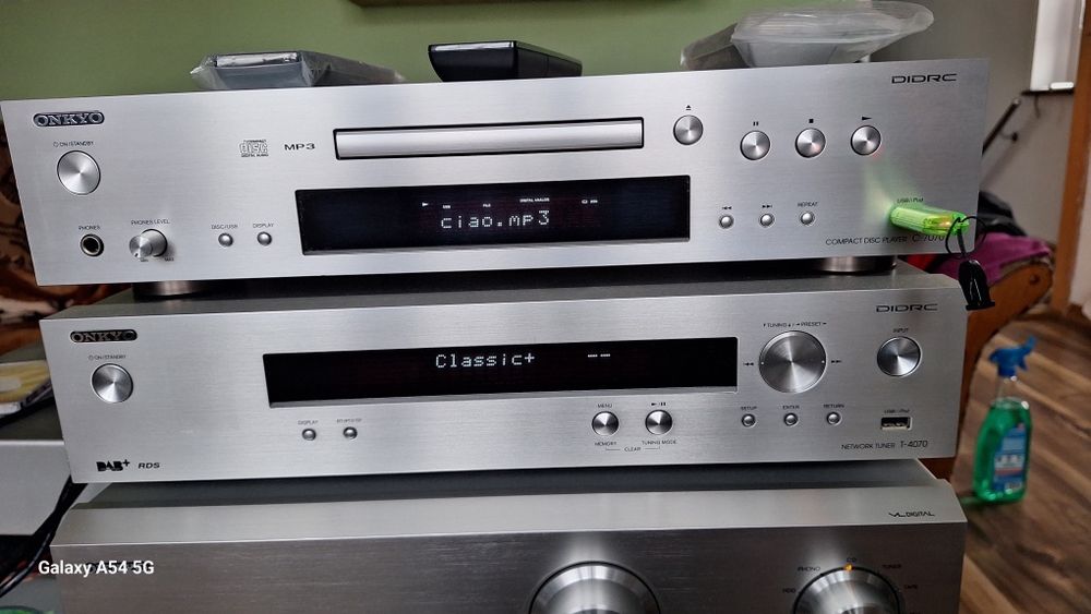 Duża wieża ffirmy Onkyo