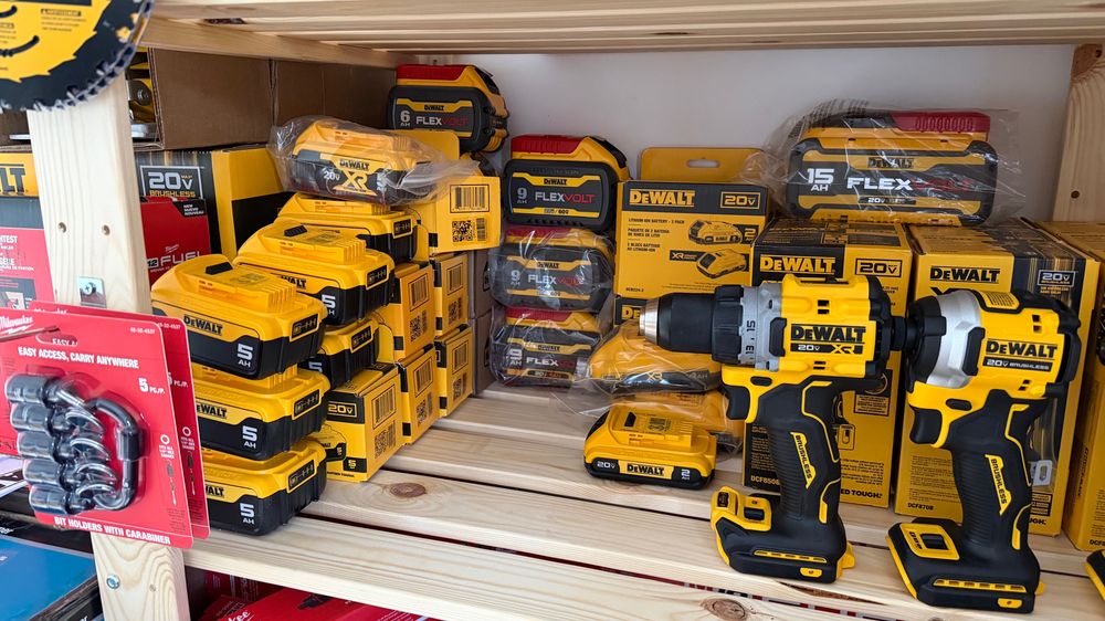 Акумулятори та зарядні пристрої DeWALT, Milwaukee, Makita