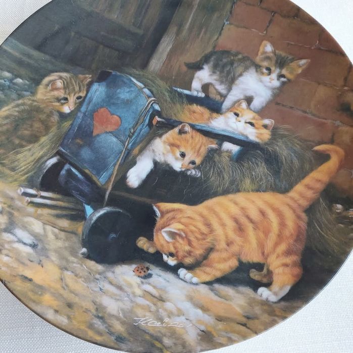 Seltmann Weiden, kolekcjonerski talerz zdobiony kotkami. Prezentuje si