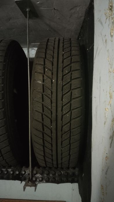 Продам шини з металевими дисками  195/65R15