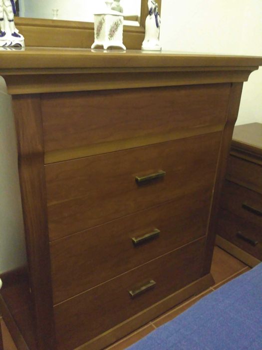 Quarto sem roupeiro, cama king size