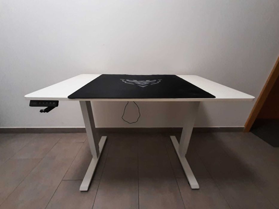 Biurko elektryczne X-TENSIO 1100 białe (regulowane) Stan idealny