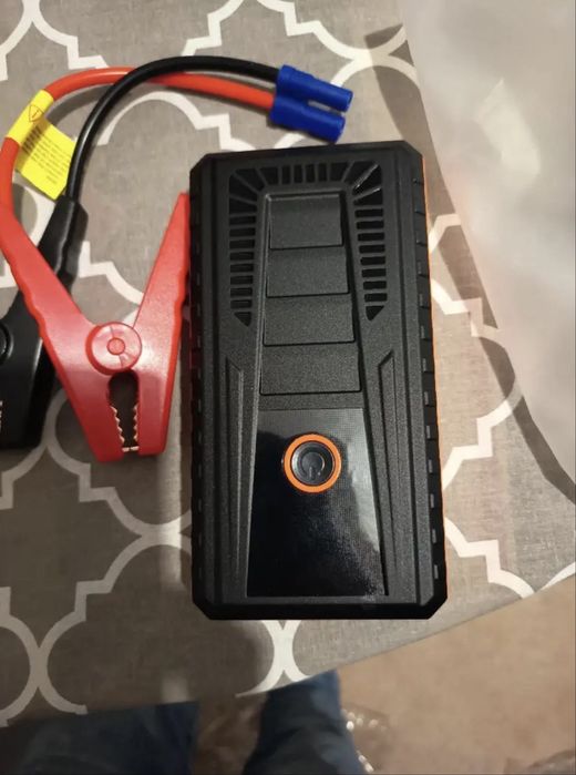 Продам Бустер для запуску авто з цифровим дисплеєм новий