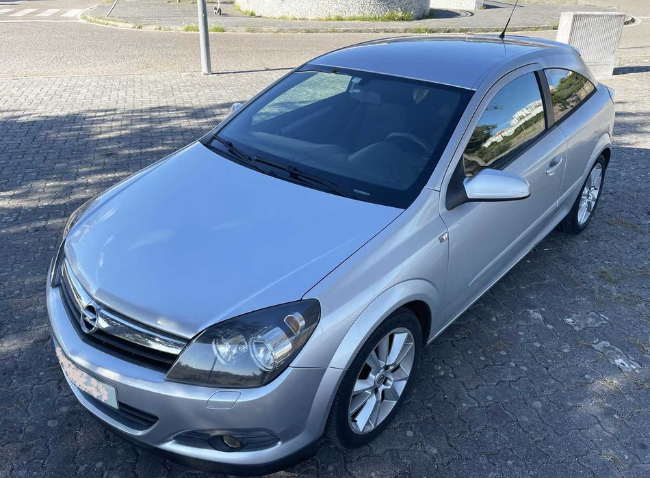 Opel Astra GTC 1.7 CDTi — photo 3