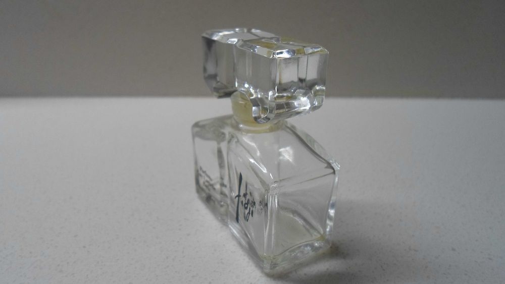 Fidji YSL Elie Saab Cacharel Magnolia флаконы