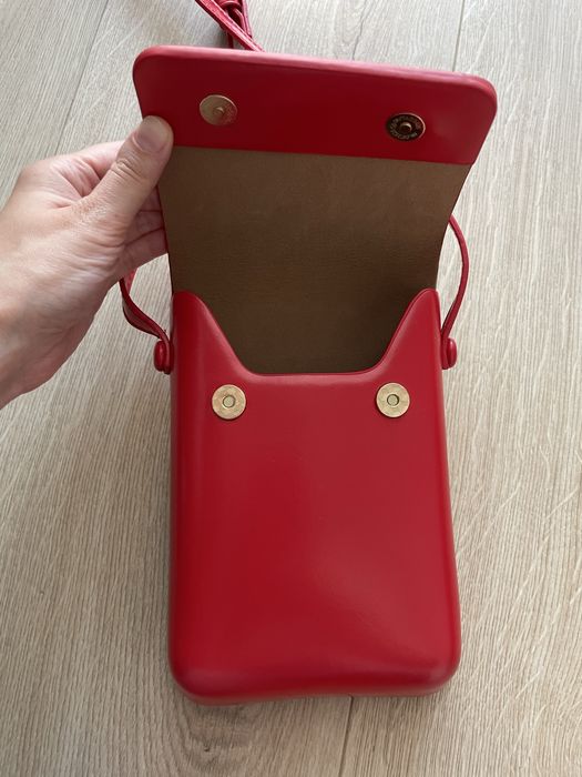 Czerwona torebka na ramię — mini crossbody
