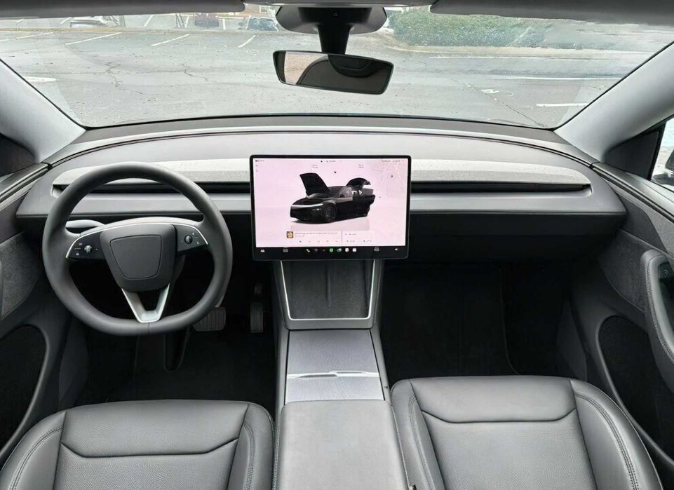 Tesla Model Y      2026