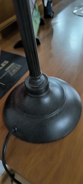 Candeeiro com pé em ferro