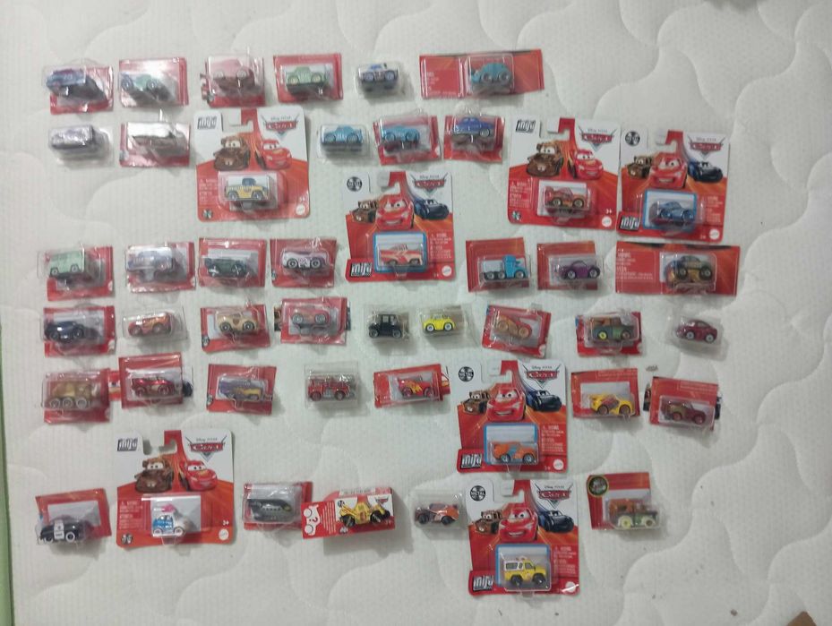 Conjunto de 46 mini racers Mattel originais - carrinhos Disney Pixar
