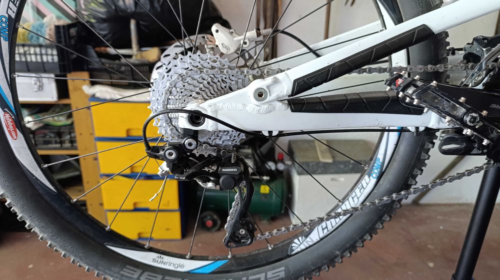 Bicicleta Enduro Canyon Strive