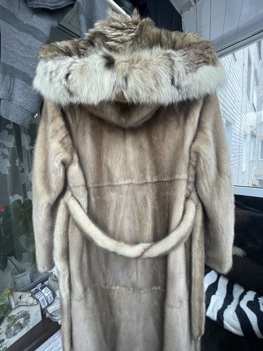 Продам норкрвую шубу,капюшон кобра,мех рысь,44-46р.