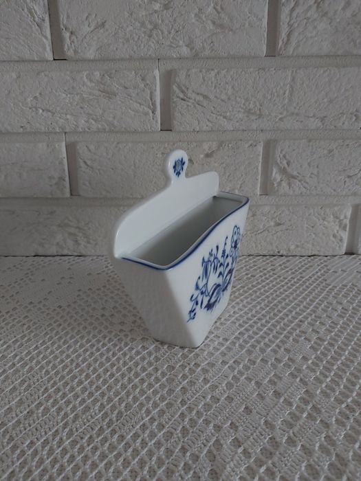 Wzór cebulowy skrzyneczka na filtry do kawy.