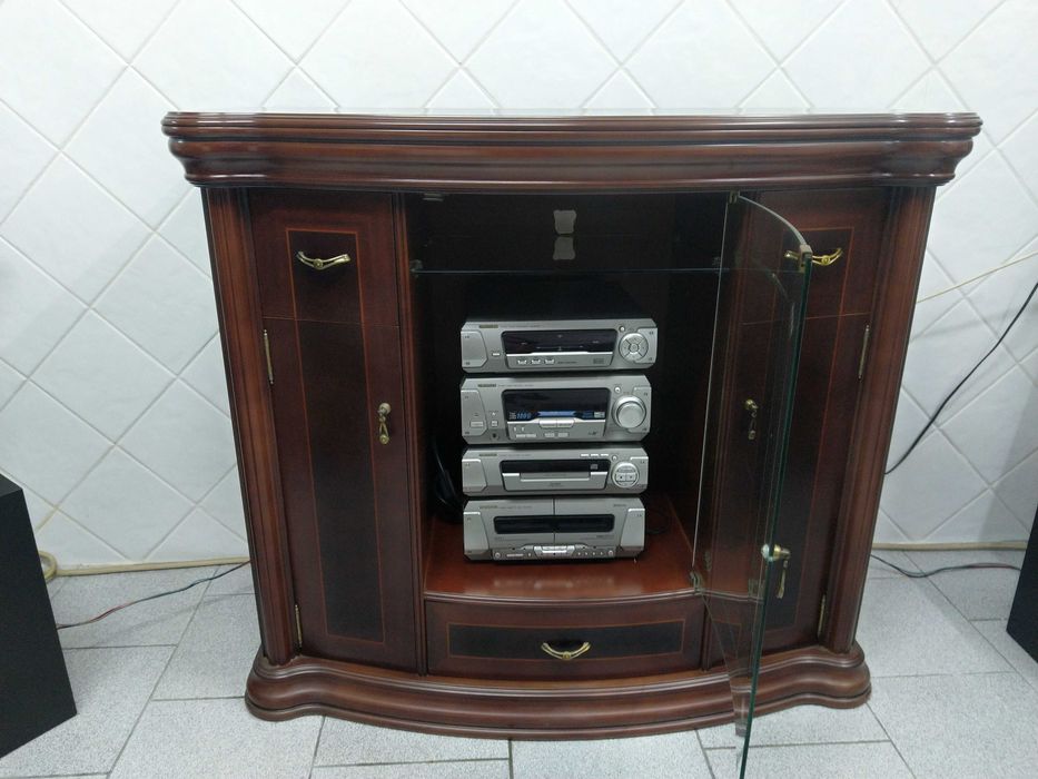 Móvel de televisão cerejeira