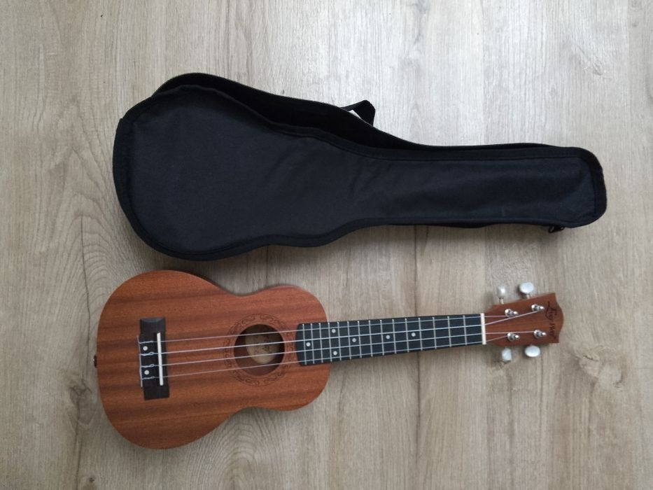Ukulele koncertowane 24" lekkie z stroikiem